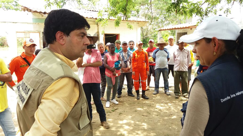 Viceprocurador Cortés habla con ciudadanos locales en visita a frontera con Arauca